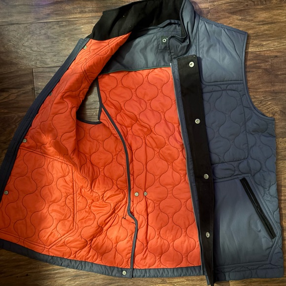 Orvis Dark Gray Quilted Vest - Picture 6 of 7